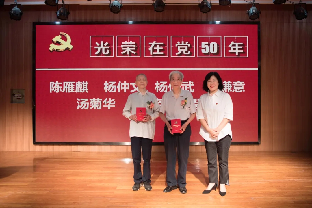 e743ac6d202547e88a966cb539ee1939.jpg e743ac6d202547e88a966cb539ee1939.jpg