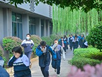 学校组织开展2025年下学期紧急疏散演练