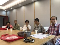 华侨校友重返母校参观